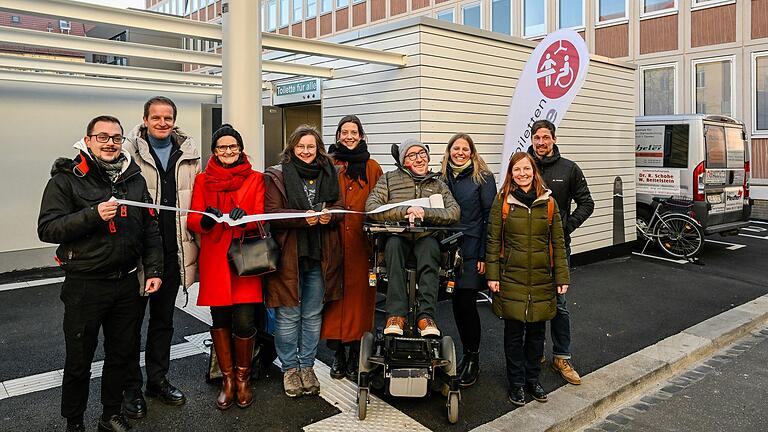 Die Stadt Würzburg eröffnet die erste öffentliche und ständig zugängliche 'Toilette für alle' in der Gotengasse. Die Stadt Würzburg eröffnet die erste öffentliche und ständig zugängliche 'Toilette für alle' in der Gotengasse.