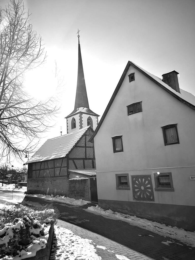 In dieses Gebäude am Kirchplatz in Steinfeld zogen 1921 die ersten beiden „Barmherzigen Schwestern des göttlichen Erlösers“ vom Mutterhaus Würzburg ein.