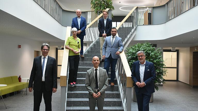 Sowohl die Campus- und Rhön-Klinikum-Verantwortlichen als auch die politischen Vertreter freuten sich über die Eröffnung. Sowohl die Campus- und Rhön-Klinikum-Verantwortlichen als auch die politischen Vertreter freuten sich über die Eröffnung.