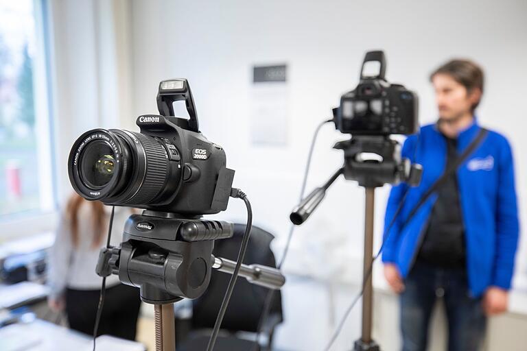 Bei der Registrierung wird ein Passfoto gemacht. Bei der Registrierung wird ein Passfoto gemacht.