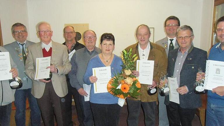 Langjährige Mitglieder des Schützenvereins Tauberbischofsheim wurden bei der Jahresversammlung ausgezeichnet.