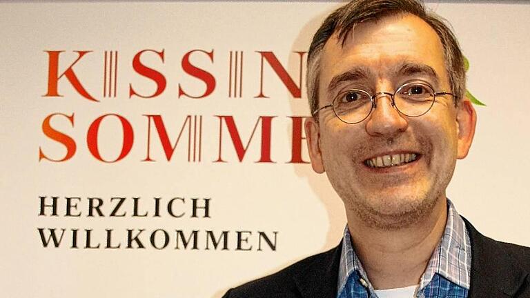 Neuer Intendant, neuer optischer Auftritt: Tilman Schlömp stellte das Programm des Kissinger Sommers 2017 vor.