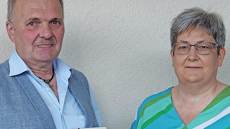 Für ihre 25-jährige Mitgliedschaft wurden Josef Knüttel und Karin Haase geehrt.       -  Für ihre 25-jährige Mitgliedschaft wurden Josef Knüttel und Karin Haase geehrt.