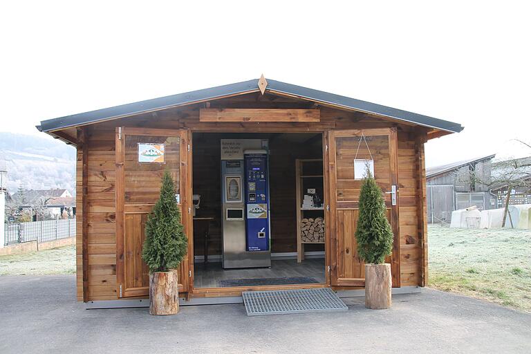 Der Milchautomat am Bauernhof in Mittelsinn. Der Milchautomat am Bauernhof in Mittelsinn.