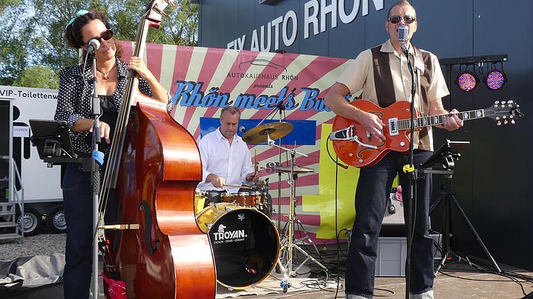 Echter Rock’n’Roll: In die Zeit der 50er- und 60er-Jahre nahmen „The Honkytones“ das Publikum am Samstagabend mit.