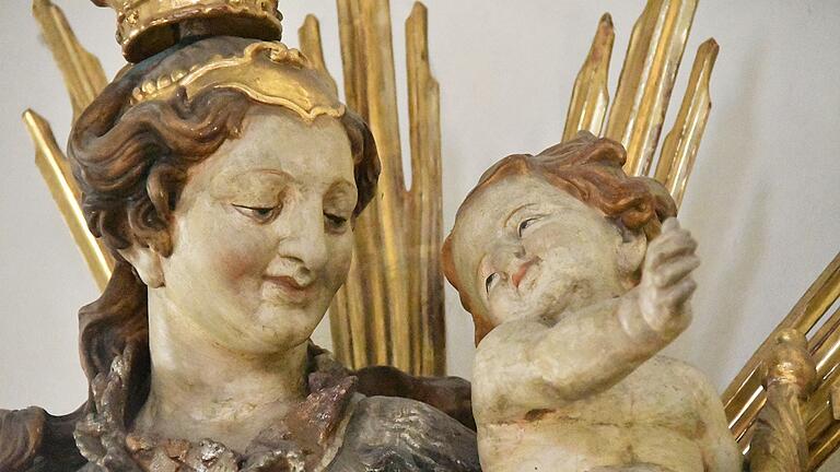 In der Stadtpfarrkirche Bad Königshofen befindet sich diese Madonna, die Kessler, damals noch in einer Werkstatt in Fladungen, fertigte. In der Stadtpfarrkirche Bad Königshofen befindet sich diese Madonna, die Kessler, damals noch in einer Werkstatt in Fladungen, fertigte.