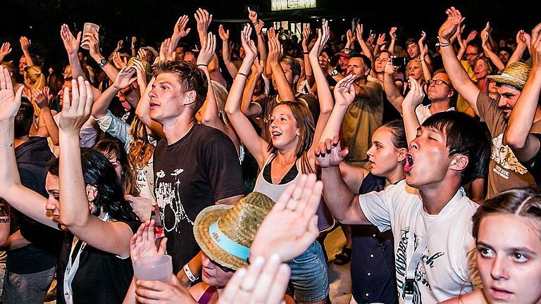 Bis die Besucher ausflippen und sich prächtig vergnügen zur Livemusik der Bands beim U&D. Bis die Besucher ausflippen und sich prächtig vergnügen zur Livemusik der Bands beim U&D.