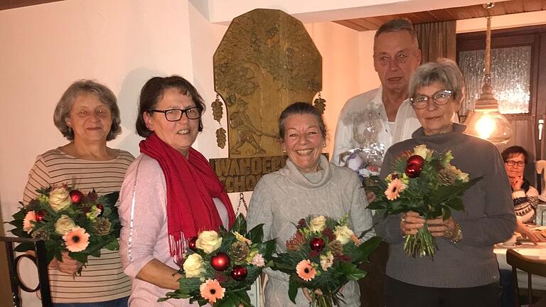 Auf dem Foto die Ehrung verdienter Mitglieder. Auf dem Foto die Ehrung verdienter Mitglieder.