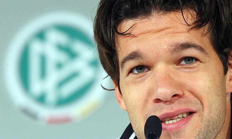 Die Eltern von Lennart Karl vertrauen dem ehemaligen Nationalspieler Michael Ballack (hier ein Bild aus dem Jahr 2006) die Beratung ihres Sohns an. Die Eltern von Lennart Karl vertrauen dem ehemaligen Nationalspieler Michael Ballack (hier ein Bild aus dem Jahr 2006) die Beratung ihres Sohns an.