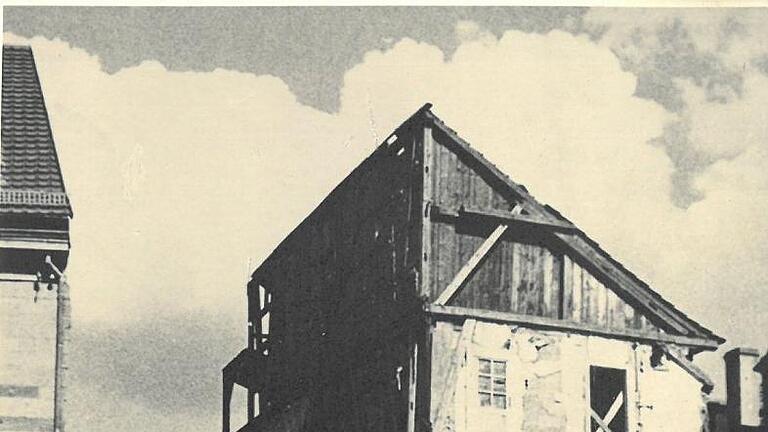 Das Anwesen Markt 20 nach der Zerstörung vermutlich 1945. Beide Bilder stellten die heutigen Besitzer zur Verfügung.
