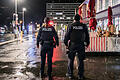 Leere Straßen an Heiligabend. Würzburg im Lockdown nach der Ausgangssperre um 21 Uhr. Im Bild: Kontrolle der Bundespolizei am Hauptbahnhof