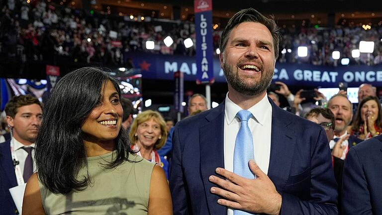 Wahlkampf in den USA - Parteitag der Republikaner - Vance und seine Ehefrau sind die gefeierten Stars in Milwaukee. Wahlkampf in den USA - Parteitag der Republikaner - Vance und seine Ehefrau sind die gefeierten Stars in Milwaukee.