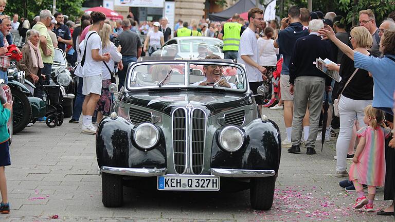 Etliche Zuschauerinnen und Zuschauer dürften sich auch 2023 den Zieleinlauf der 'Franken Classic' in Bad Kissingen nicht entgehen lassen.