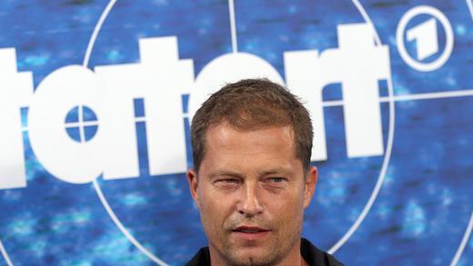 (Neue) Gesichter des 'Tatort'       -  Der 'Tatort' ist für viele ein fester Termin am Sonntagabend. Insgesamt werden bald 20 Teams in der Krimiserie ermitteln - mehr als je zuvor. Wir stellen die Neulinge vor: Den Anfang macht Til Schweiger. Nach langem Hin und Her wird der Kinostar gemeinsam mit Fahri Ogün Yardim in Hamburg ermitteln. Damit tritt das Duo die Nachfolge von...