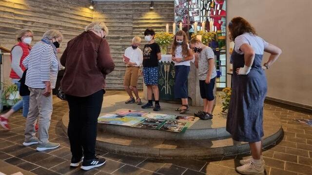 Besucher konnten die Arbeiten der Kinder ansehen.