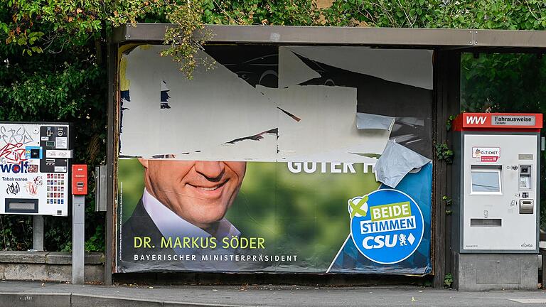 Zerstörte Wahlplakate, wie hier am Berliner Ring, findet man in Würzburg zur Genüge. Doch vor allem die Beschmierungen seien extremer geworden, melden die Parteien. Zerstörte Wahlplakate, wie hier am Berliner Ring, findet man in Würzburg zur Genüge. Doch vor allem die Beschmierungen seien extremer geworden, melden die Parteien.