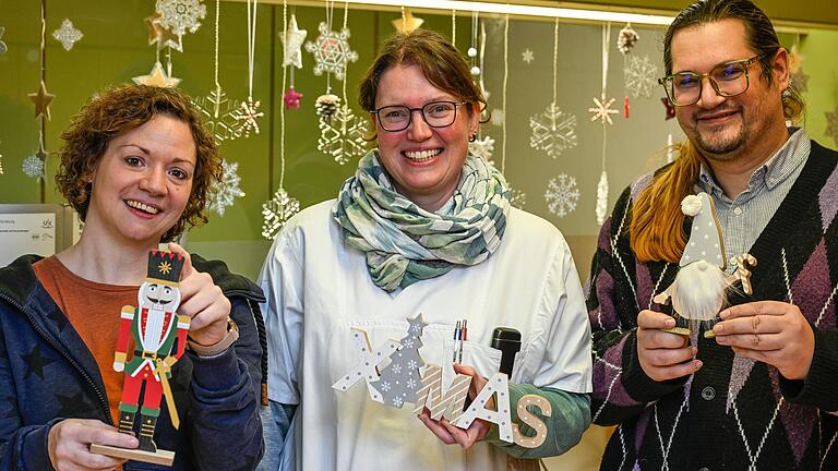 Simona Kellner (links), Pia Schrank und Holger Spielberg arbeiten im Zentrum für Psychische Gesundheit in Würzburg und haben schon einige Weihnachten mit ihren Patientinnen und Patienten gefeiert.