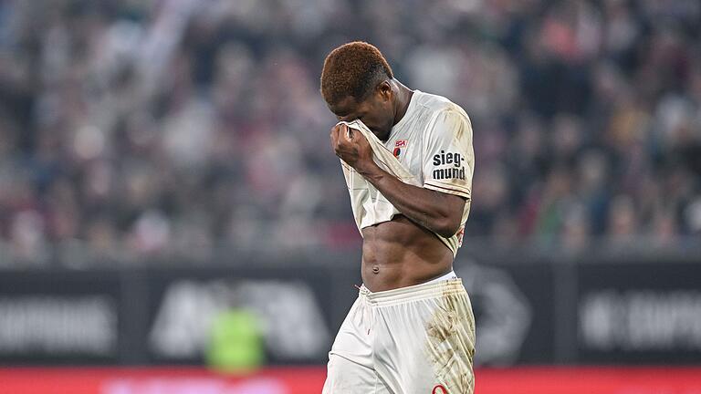 Samuel Essende       -  Augsburgs Samuel Essende wurde nach seiner Tätlichkeit im Heimspiel gegen Mainz für zwei Partien gesperrt.