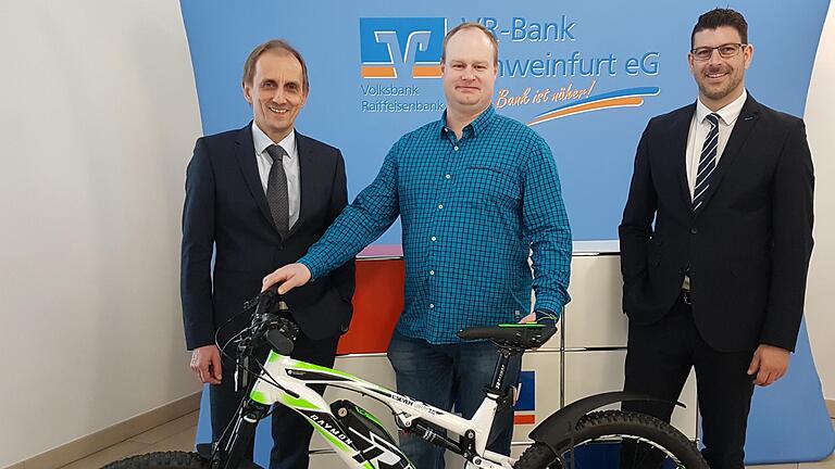 Martin Geier hat Glück und gewinnt ein E-Bike