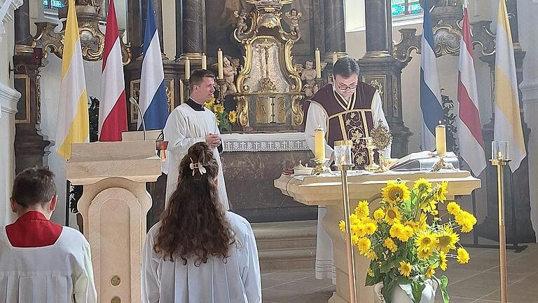 Mit dem gebürtigen Bücholder Geistlichen, Nicolas Kehl, feierten die Gläubigen am zweiten Sonntag im August eine würdevolle Messfeier.