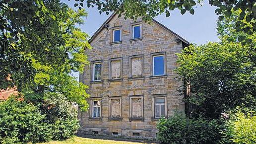 Bis heute ein schmucker Bau: die alte Schule in Schweinshaupten