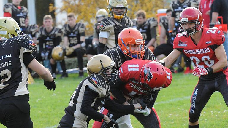 Ein Training der besonderen Art absolvierten die Dark Nights in Bad Kissingen mit den Sportkollegen aus Suhl. Foto: ssp       -  Ein Training der besonderen Art absolvierten die Dark Nights in Bad Kissingen mit den Sportkollegen aus Suhl. Foto: ssp