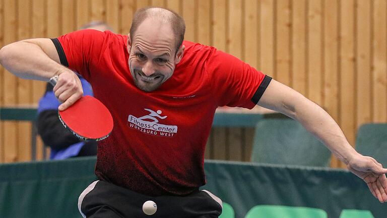 Nico Christ vom SB Versbach gewann im Einzel den einzigen Punkt für den SB Versbach im Auswärtsspiel gegen den TTC SR Hohenstein-Ernstthal. Um die Dritte Bundesliga Süd zu halten, müssen die Versbacher in der Rückrunde häufiger gewinnen als bisher. In der Vorrunde gelangen ihnen nur zwei Siege.