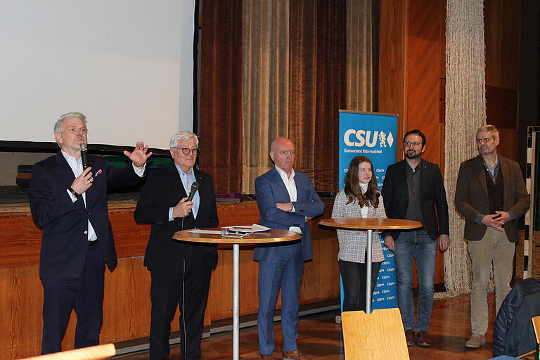 In der Podiumsdiskussion bezogen Vertreter aus Politik, Wirtschaft und Landwirtschaft zur Energiewende Stellung (von links): MdL Steffen Vogel, Moderator Hubert Büchs, Landrat Thomas Habermann, JU-Kreisvorsitzende Juliane Demar, Bastian Steinbach und Michael Diestel.