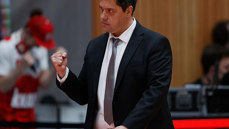 Headcoach Sasa Filipovski (s.Oliver Wuerzburg) hofft auf den achten Sieg seiner Mannschaft in Folge. Headcoach Sasa Filipovski (s.Oliver Wuerzburg) hofft auf den achten Sieg seiner Mannschaft in Folge.