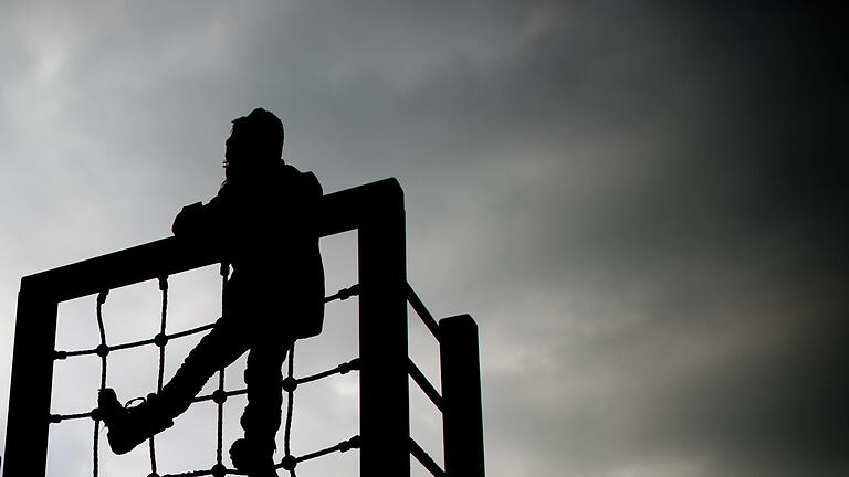 Kinderarmut.jpeg       -  Immer mehr Kinder in Deutschland sind arm. Die Kindergrundsicherung könnte einem Gutachten zufolge helfen.