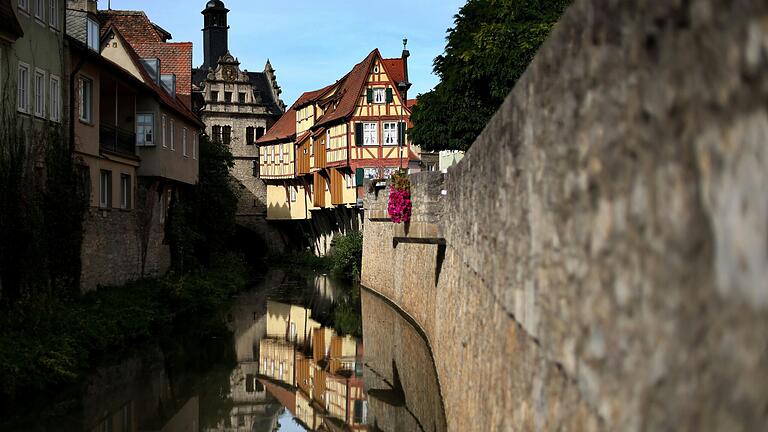 Das Idyll Marktbreit wurde am Montag von einer Gewalttat überschattet. Das Idyll Marktbreit wurde am Montag von einer Gewalttat überschattet.