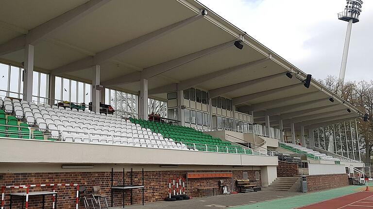 Soll am Samstag gut gefüllt sein: die Haupttribüne des Sachs-Stadions. Der FC 05 Schweinfurt rechnet im Derby gegen den TSV Aubstadt mit 1500 bis 2000 Fans.