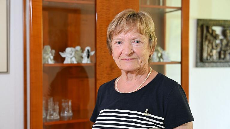 Seit 40 Jahren besucht Christa Weinzierl aus Schweinfurt als 'Grüne Dame' schwerkranke Menschen im Leopoldina. 2024 wurde sie für ihr Engagement mit dem Weißen Engel ausgezeichnet.