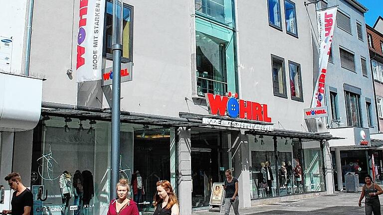Der Schweinfurter Wöhrl: Ob diese Filiale erhalten bleibt oder zu den unprofitablen zählt, die im Rahmen der Sanierung in Eigenregie geschlossen werden sollen, war am Dienstag nicht zu erfahren. Der Schweinfurter Wöhrl: Ob diese Filiale erhalten bleibt oder zu den unprofitablen zählt, die im Rahmen der Sanierung in Eigenregie geschlossen werden sollen, war am Dienstag nicht zu erfahren.