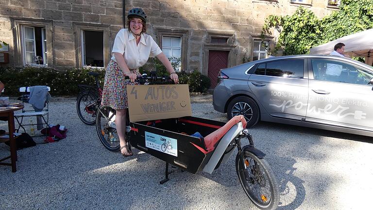 Katharina Breinbauer von der Initiative &quot;Lastenrad Bamberg&quot; erklärte das Konzept des Verleihs in der Domstadt, das auch auch in anderen Städten umsetzbar sei.