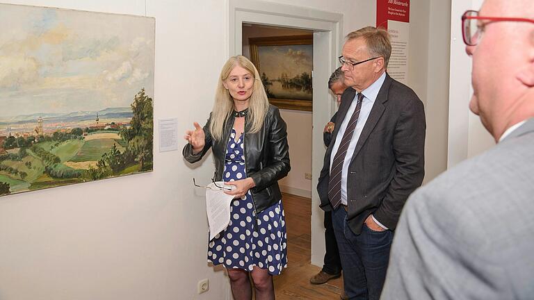 Die Museumsdirektorin Dr. Kristin Knebel mit Horst Gehringer, dem Leiter des Stadtarchivs Bamberg, Oberbürgermeister Andreas Starke und Drittem Bürgermeister Wolfgang Metzner (von links) bei einer Präsentation im Historischen Museum, die sich kritisch mit den Werken des Künstlers und NSDAP-Mitglieds Fritz Bayerlein auseinandersetzte.