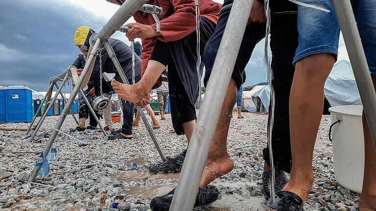 'Hermine'-Aktion '10 000 Paar Schuhe für Geflüchtete' in Lagern&nbsp;wie auf Lesbos, Samos, Chios und dem Camp Lipa an der bosnischen Grenze.