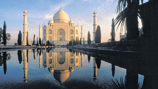 Der Palast des Maharadschas: Derart prunkvoll soll der neue Palast werden, bei dessen Bau Dokumente aufgetaucht sind, die im Lohrer Ferienspaß eine zentrale Rolle spielen. Das Bild zeigt den Taj Mahal, eine 58 Meter hohe und  56 Meter breite Gedenkstätte, die in Agra im indischen Bundesstaat Uttar Pradesh auf einer 100 mal 100 Meter großen Marmorplattform errichtet wurde.