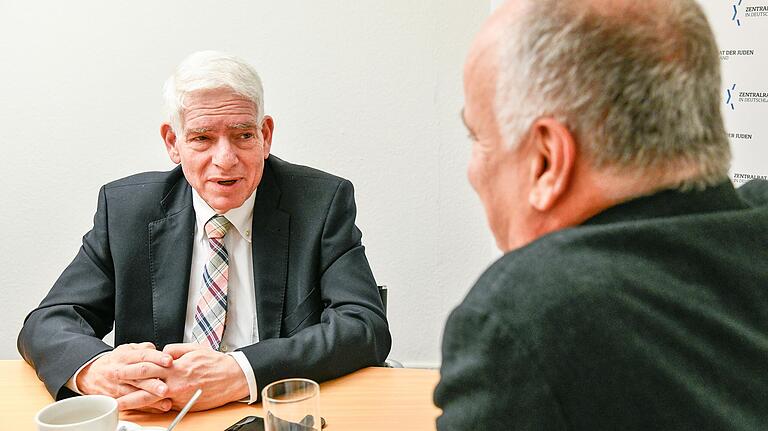 Josef Schuster im Gespräch mit Redakteur Michael Czygan. Josef Schuster im Gespräch mit Redakteur Michael Czygan.