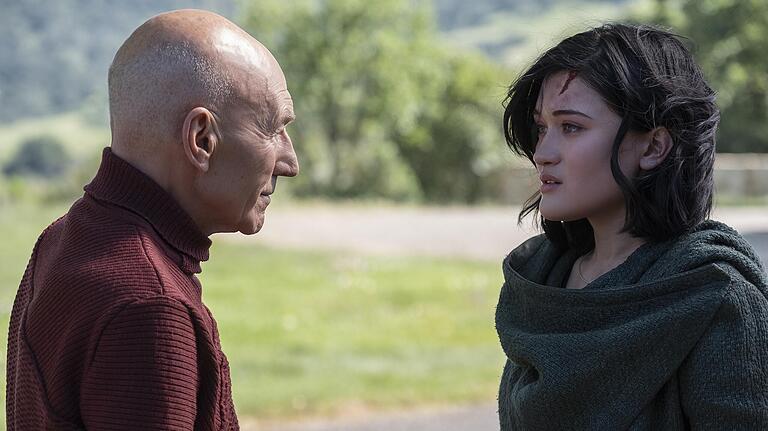 Patrick Stewart als Jean-Luc Picard und Isa Briones als Dahj in der Amazon-Serie 'Star Trek: Picard'.&nbsp;