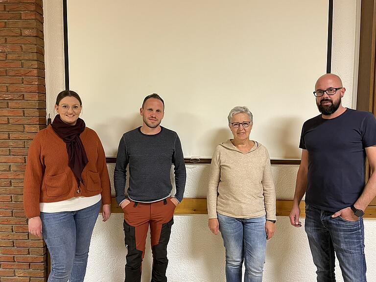 Der neue Vorstand des Heimatvereins Schmalwasser: Luisa Endres (Schriftführerin), Benjamin Holzheimer (1. Vorsitzender), Margit Holzheimer (Kassier), Jochen Fuchs (2. Vorsitzender).