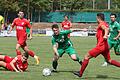 Der Abtswinder Angreifer Niclas Staudt (Mitte) kommt in dieser Szene gegen Tobias Richter (am Boden), Michael Lummer (links) und Daniel Rabanter (rechts) von der SpVgg Hankofen-Hailing nicht an den Ball. Der TSV Abtswind verlor sein Bayernliga-Heimspiel gegen den Regionalliga-Absteiger knapp.