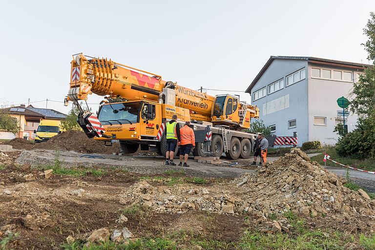 Schon mal ein Haus hochgehoben? Dafür ist ein Kran notwendig. Schon mal ein Haus hochgehoben? Dafür ist ein Kran notwendig.