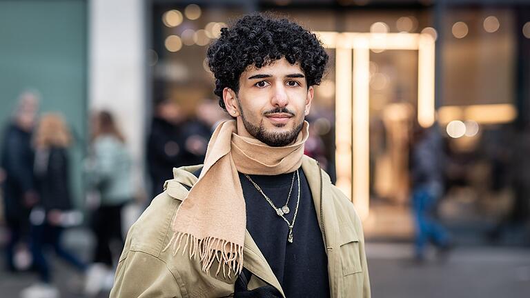 Keyhan Afiat stimmt mehr mit den Werten überein, die Harris vertritt. Keyhan Afiat stimmt mehr mit den Werten überein, die Harris vertritt. 