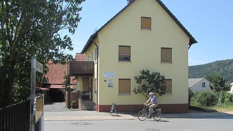 Elfershausen feiert 2020 sein 1200-jähriges Jubiläum mit zahlreichen Aktionen. Dabei öffnen auch viele Höfe ihre Pforten. Foto: Winfried Ehling       -  Elfershausen feiert 2020 sein 1200-jähriges Jubiläum mit zahlreichen Aktionen. Dabei öffnen auch viele Höfe ihre Pforten. Foto: Winfried Ehling