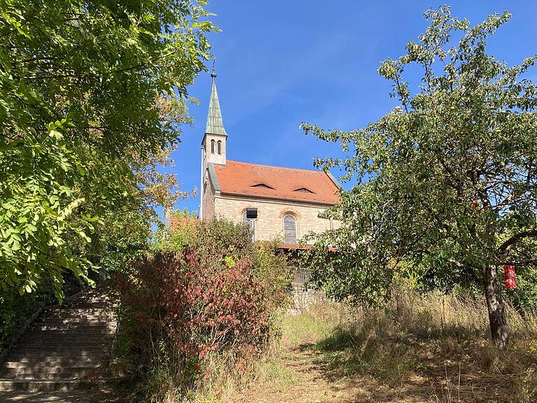 Vorhandene Infrastruktur wie Sitzgelegenheiten und Gasthäuser sowie besondere Anziehungspunkte wie die Randersackerer Weinbergskapelle wurden in die Streckenführung der sechs Touren eingearbeitet. Vorhandene Infrastruktur wie Sitzgelegenheiten und Gasthäuser sowie besondere Anziehungspunkte wie die Randersackerer Weinbergskapelle wurden in die Streckenführung der sechs Touren eingearbeitet.