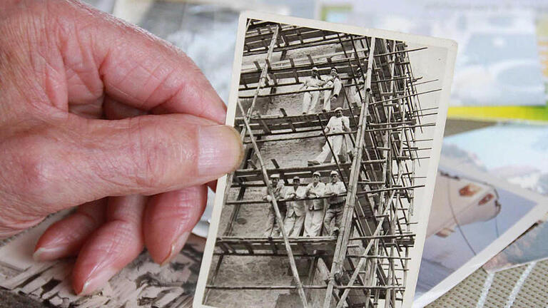 Oskar Bolz ist einer der Ältesten in einer der jüngsten Gemeinden. Der 87-Jährige ist mit seiner Erna seit über 63 Jahren verheiratet, hat drei Töchter, sechs Enkel und bald fünf Urenkel. Er erklärt, wie der Alltag harmonisch bleibt. Foto: Carmen Schmitt       -  Oskar Bolz ist einer der Ältesten in einer der jüngsten Gemeinden. Der 87-Jährige ist mit seiner Erna seit über 63 Jahren verheiratet, hat drei Töchter, sechs Enkel und bald fünf Urenkel. Er erklärt, wie der Alltag harmonisch bleibt. Foto: Carmen Schmitt