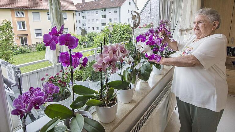 Trotz ihres Handicaps, der Vollblindheit, hat Maria Söldner ihren Humor bewahrt. Die 75-Jährige hegt und pflegt leidenschaftlich ihre Orchideen neben weiteren Pflanzenarten in ihrer Wohnung und auf dem Balkon.