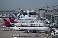 Frankfurter Flughafen       -  Mit einem Gabelflug lässt sich beim Reisen Geld sparen.