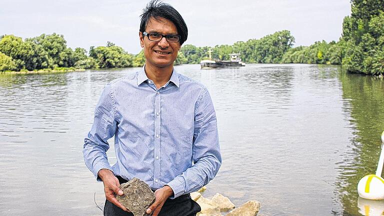 Voller Ideen: Rqfiq Iqbal möchte für den Landkreis Kitzingen noch viele Steine ins Rollen bringen. Besonders stolz ist er auf die Badebucht in Marktbreit, die vor einigen Wochen offiziell eröffnet wurde. Voller Ideen: Rqfiq Iqbal möchte für den Landkreis Kitzingen noch viele Steine ins Rollen bringen. Besonders stolz ist er auf die Badebucht in Marktbreit, die vor einigen Wochen offiziell eröffnet wurde.